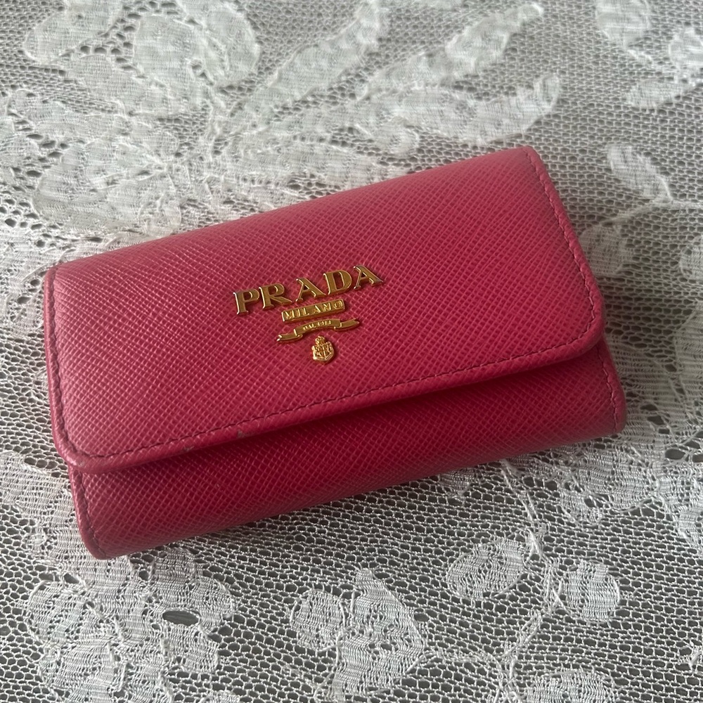 Authentic Prada Saffiano Metal 6 Key Holder Ibisco 🩷